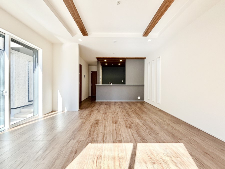 ���r���O�@�Z�ޕ��̌��������o�����A�C���e���A���l����̂��y���݂ȃ��r���O�ł��I�@ 