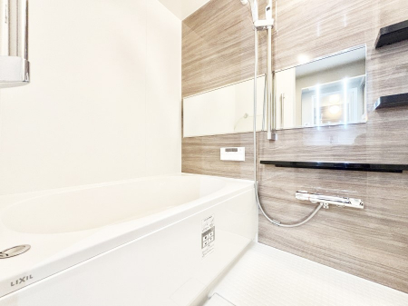 �����@����̔�������Ă���閾�邢�������̂���o�X���[��