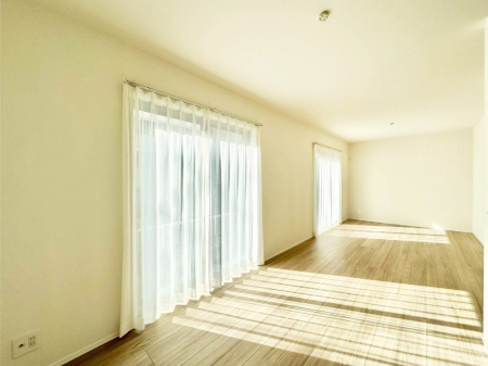 ���r���O�@�傫�ȑ����炽���Ղ�̗z���ƕ����������郊�r���O