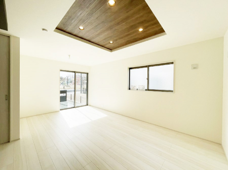 ���r���O�@�傫�ȑ����炽���Ղ�̗z���ƕ����������郊�r���O