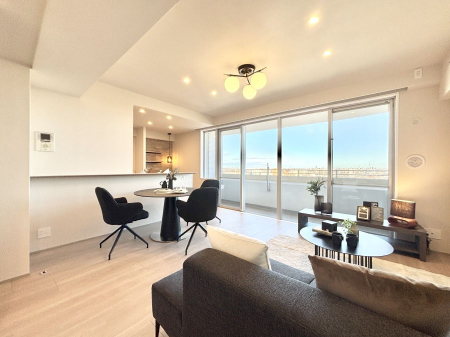 ���r���O�@�傫�ȑ����炽���Ղ�̗z���ƕ����������郊�r���O