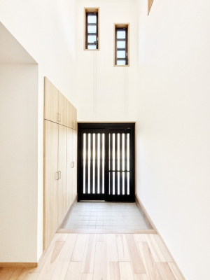 ���ց@���֏㕔�ɂ͐��������̗p�I���邢�z�����~�蒍�����ւł��B