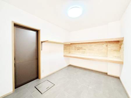 ���[�@�G�ߕi���̕i�Ȃǂ����Ղ���[�o����L���̂���T�[�r�X���[���t���ł��B