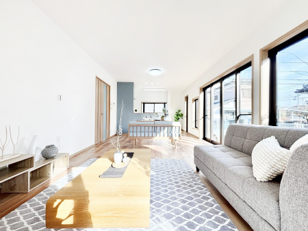 ���r���O�@�傫�ȑ����炽���Ղ�̗z���ƕ����������郊�r���O