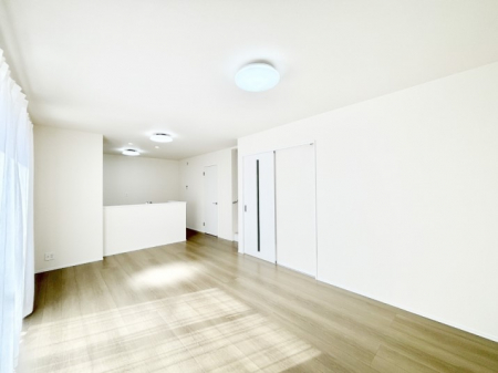 ���r���O�@���邢�z���������A�����̕��͋C�ɖ�������郊�r���O�E�_�C�j���O�B 