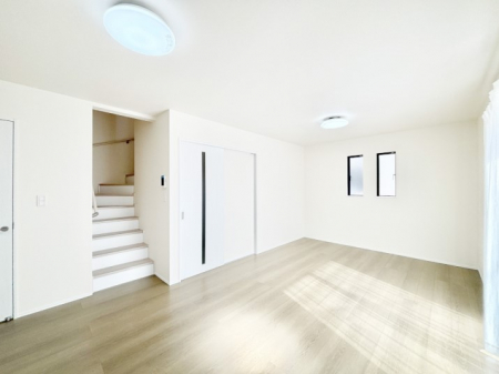 ���̑����ρ@���r���O�K�i���Ƒ��̏Ί�Ɖ�b���Ȃ��ł���܂�  