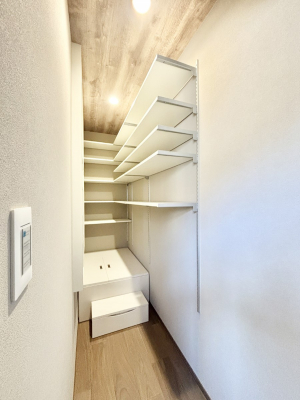 ���[�@���r���O�̎��[�X�y�[�X�B�U�炩�肪���ȃ��r���O���X�b�L���ƕۂĂ܂��ˁB �@