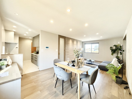 ���r���O�@�ǂ��ɂ��Ă��Ƒ��̂Ȃ������������R�~���j�P�[�V�������r���O�B 