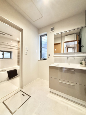 ���ʑ�E���ʏ��@���������Ă���̂Ŏ��C�̑����ꏊ�ł����C���ł����K�ł��B�����̐g�x�x���C�����ǂ��s���܂��ˁB