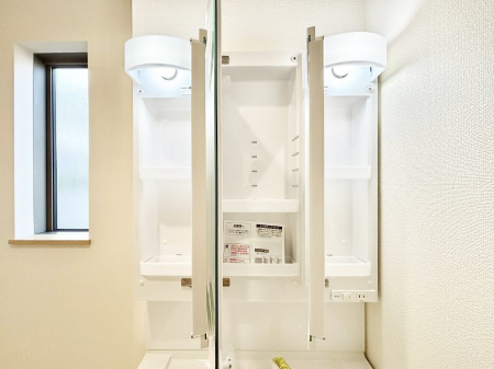 ���̑����ρ@�O�ʋ��̗��ɁA���ϕi��q���p�i�Ȃǂ����[�\�B���ʑ����������ƕۂ��܂��I