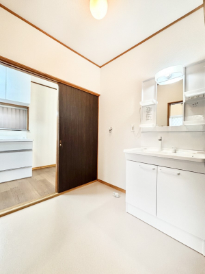 ���ʑ�E���ʏ��@��Ƃ�̐��ʃX�y�[�X�Œ��̐g�x�x���X���[�Y��