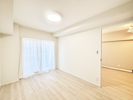 ���̑����ρ@���r���O�ɗאڂ����m���B�����˂��J������ƃ��r���O�ƌq����e���̋�Ԃɕϐg�I�@