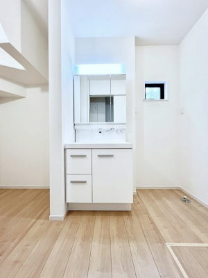 ���ʑ�E���ʏ��@��Ƃ�̐��ʃX�y�[�X�Œ��̐g�x�x���X���[�Y��