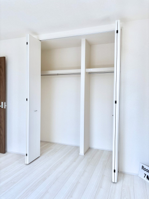 ���[�@�m���̃N���[�[�b�g�B���s��������̂Ō���̈ߗނ�����������܂�܂��B