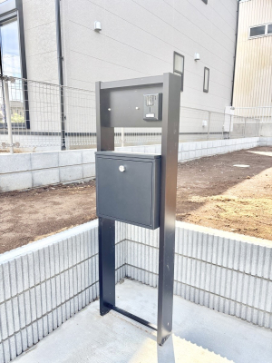 ���̑��@�\�D�E�C���^�[�z���E�|�X�g���ЂƂɏW��B�G���g�����X�ɂȂ��ރV���v���f�U�C���B