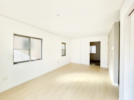 ���r���O�@���邢�z���������A�����̕��͋C�ɖ�������郊�r���O�E�_�C�j���O�B 