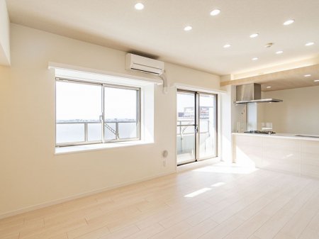 ���r���O�@���Ƒ��̓��₩�Șb�����ŕ�܂�閾�邢���r���O  