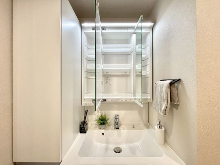 ���̑����ρ@�O�ʋ��̗��ɁA���ϕi��q���p�i�Ȃǂ����[�\�B���ʑ����������ƕۂ��܂��I