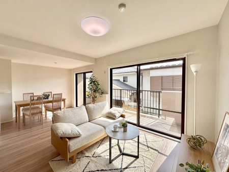 ���r���O�@�傫�ȑ����炽���Ղ�̗z���ƕ����������郊�r���O