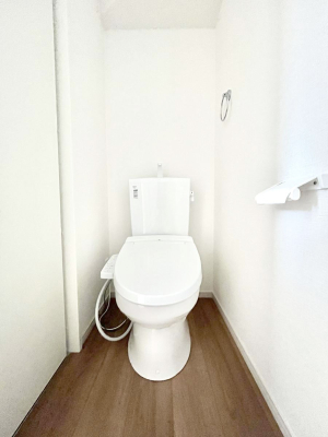 �g�C���@�g�C����1�K��2�K���ꂼ��ɔz�u����Ă��ĂƂĂ��֗��ł��B 
