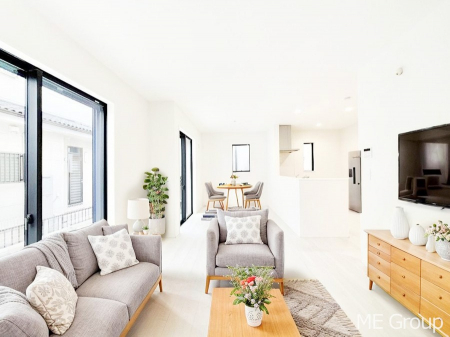 ���r���O�@�傫�ȑ����炽���Ղ�̗z���ƕ����������郊�r���O�@���Ƌ��CG�ł�  