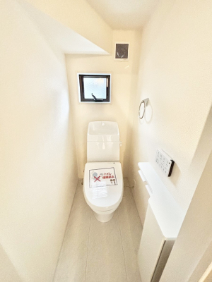 �g�C���@�g�C����1�K��2�K���ꂼ��ɔz�u����Ă��ĂƂĂ��֗��ł��B 