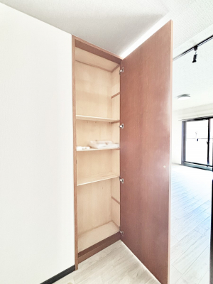 ���̑����ρ@���r���O���[�B�����Ɏ��[������ƕ����W�܂�LDK���X�b�L���Еt�������ł��ˁB  