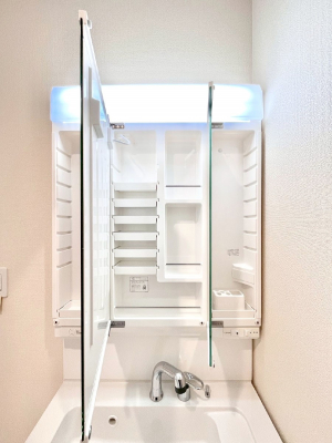 ���̑����ρ@�O�ʋ��̗��ɁA���ϕi��q���p�i�Ȃǂ����[�\�B���ʑ����������ƕۂ��܂��I