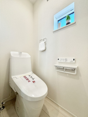 �g�C���@�g�C����1�K��2�K���ꂼ��ɔz�u����Ă��ĂƂĂ��֗��ł��B 