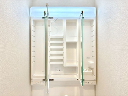 ���̑����ρ@�O�ʋ��̗��ɁA���ϕi��q���p�i�Ȃǂ����[�\�B���ʑ����������ƕۂ��܂��I