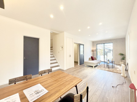 ���r���O�@���r���O�K�i���Ƒ��̏Ί�Ɖ�b���Ȃ��ł���܂�  