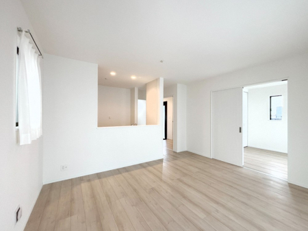 ���r���O�@���邢�z���������A�����̕��͋C�ɖ�������郊�r���O�E�_�C�j���O�B 