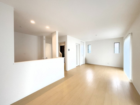 ���r���O�@���邢�z���������A�����̕��͋C�ɖ�������郊�r���O�E�_�C�j���O�B 