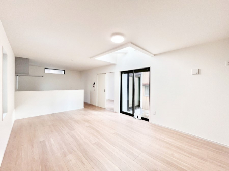 ���r���O�@���Ƒ��̓��₩�Șb�����ŕ�܂�閾�邢���r���O