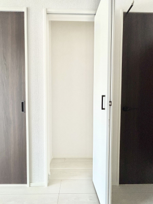 ���̑����ρ@���r���O���[�B�����Ɏ��[������ƕ����W�܂�LDK���X�b�L���Еt�������ł��ˁB  