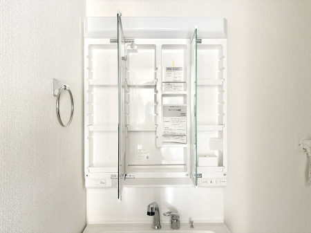 ���̑����ρ@�O�ʋ��̗��ɁA���ϕi��q���p�i�Ȃǂ����[�\�B���ʑ����������ƕۂ��܂��I