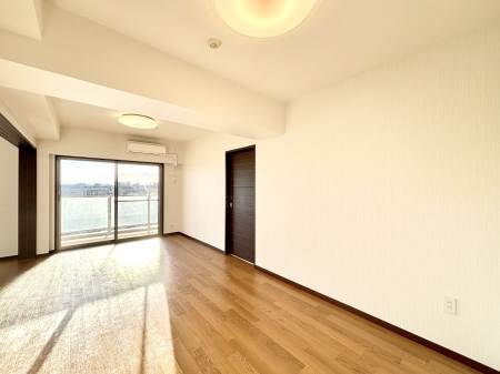 ���r���O�@���Ƒ��̓��₩�Șb�����ŕ�܂�閾�邢���r���O  