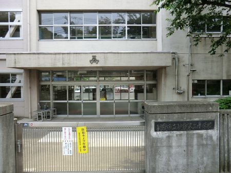 ���ӊ��@���w�Z 400m �����s��������O���w�Z