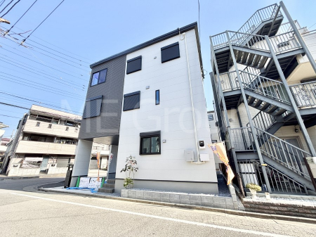 ���n�O�ώʐ^�@�������ꂽ�O�ρA�㎿�ȏZ��Ԃ��L���鎺���͉i�����S���ĉ߂�����Z���ł��B 