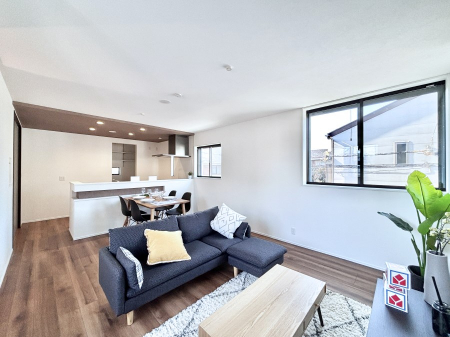 ���r���O�@�傫�ȑ����炽���Ղ�̗z���ƕ����������郊�r���O