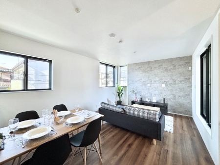 ���̑����ρ@�Ƒ��̏Ί炪���R�Ɛ��܂�Ă���A����ȕ��͋C�̃_�C�j���O�Ɏd�オ���Ă��܂��B