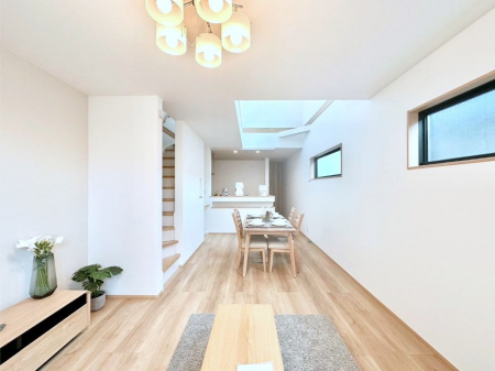 ���̑����ρ@�Ƒ��̏Ί炪���R�Ɛ��܂�Ă���A����ȕ��͋C�̃_�C�j���O�Ɏd�オ���Ă��܂��B