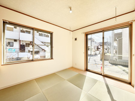 ���̑����ρ@���r���O�Ɨׂ荇���Ă���a���B�ق��ƈꑧ�ł���a�̋�Ԃ��Y�ꂸ�ɁB 