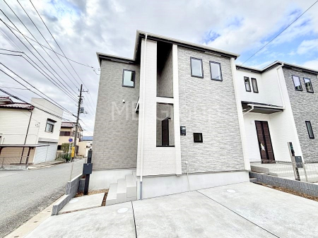 ���n�O�ώʐ^�@�������ꂽ�O�ρA�㎿�ȏZ��Ԃ��L���鎺���͉i�����S���ĉ߂�����Z���ł��B