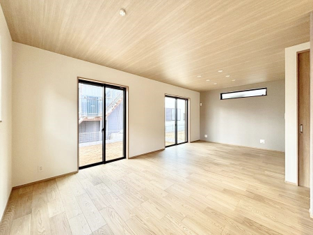 ���r���O�@���邢�z���������A�����̕��͋C�ɖ�������郊�r���O�E�_�C�j���O�B