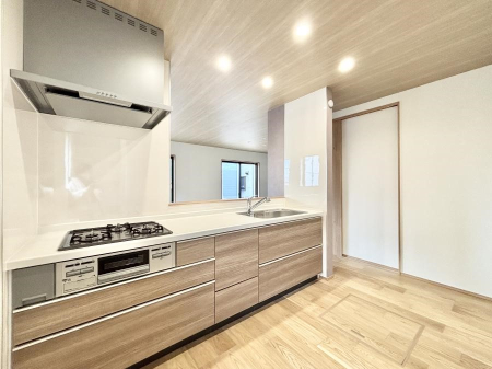 �L�b�`���@�J�E���^�[�z���ɂ��b�������Ȃ��疈���̂������������Ɗy����