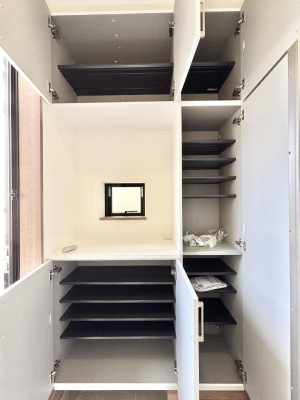 ���̑����ρ@�����Ղ���[�ł���V���[�Y�{�b�N�X�ŉƑ��S���̌C���A���ւ�������B  