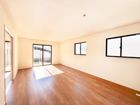 ���̑����ρ@�Ƒ��̏Ί炪���R�Ɛ��܂�Ă���A����ȕ��͋C�̃_�C�j���O�Ɏd�オ���Ă��܂��B