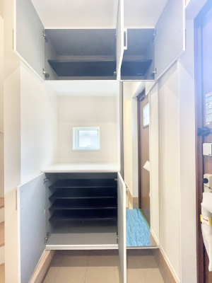 ���̑����ρ@�����Ղ���[�ł���V���[�Y�{�b�N�X�ŉƑ��S���̌C���A���ւ�������B  