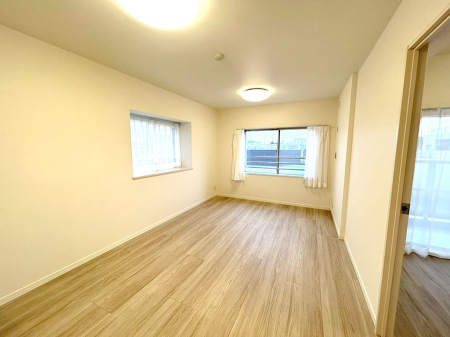 ���r���O�@���Ƒ��̓��₩�Șb�����ŕ�܂�閾�邢���r���O  